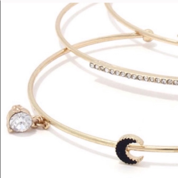 ♥️LAST ONE♥️Northern Star Gold Dainty Bracelet Set - Picture 3 of 3